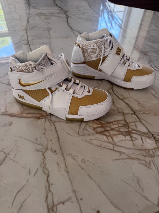 Nike Zoom LeBron 2 Retro Maccabi Tel Aviv size US 9.5 main image 4